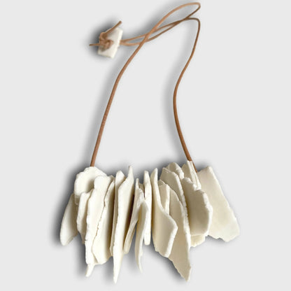 Collier cristaux en porcelaine