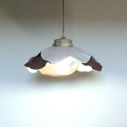 Suspension FLORA en laine feutrée et bois artisanal