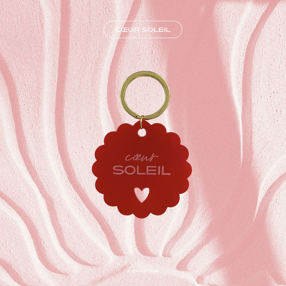 Porte-clés rouge en forme de soleil, anneau doré, cœur au centre