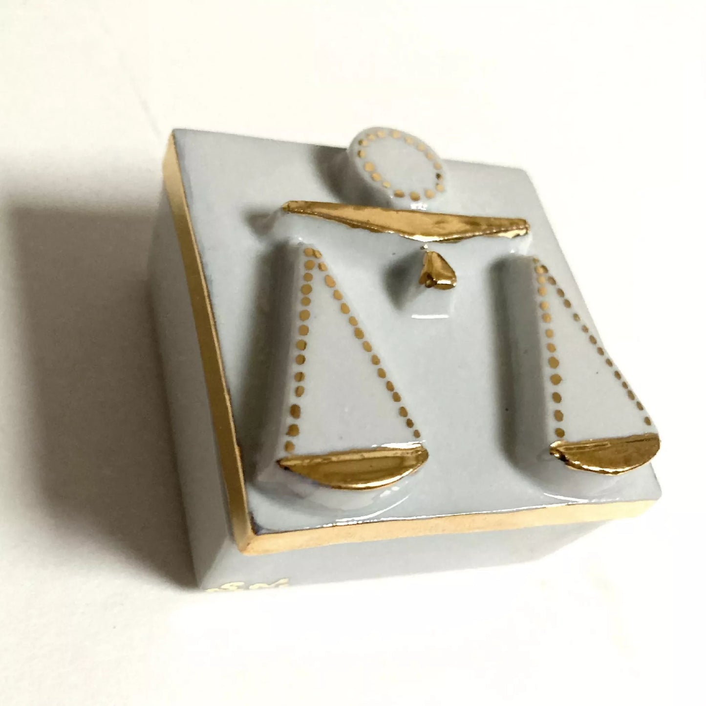 Boite à bijoux "Balance" en porcelaine