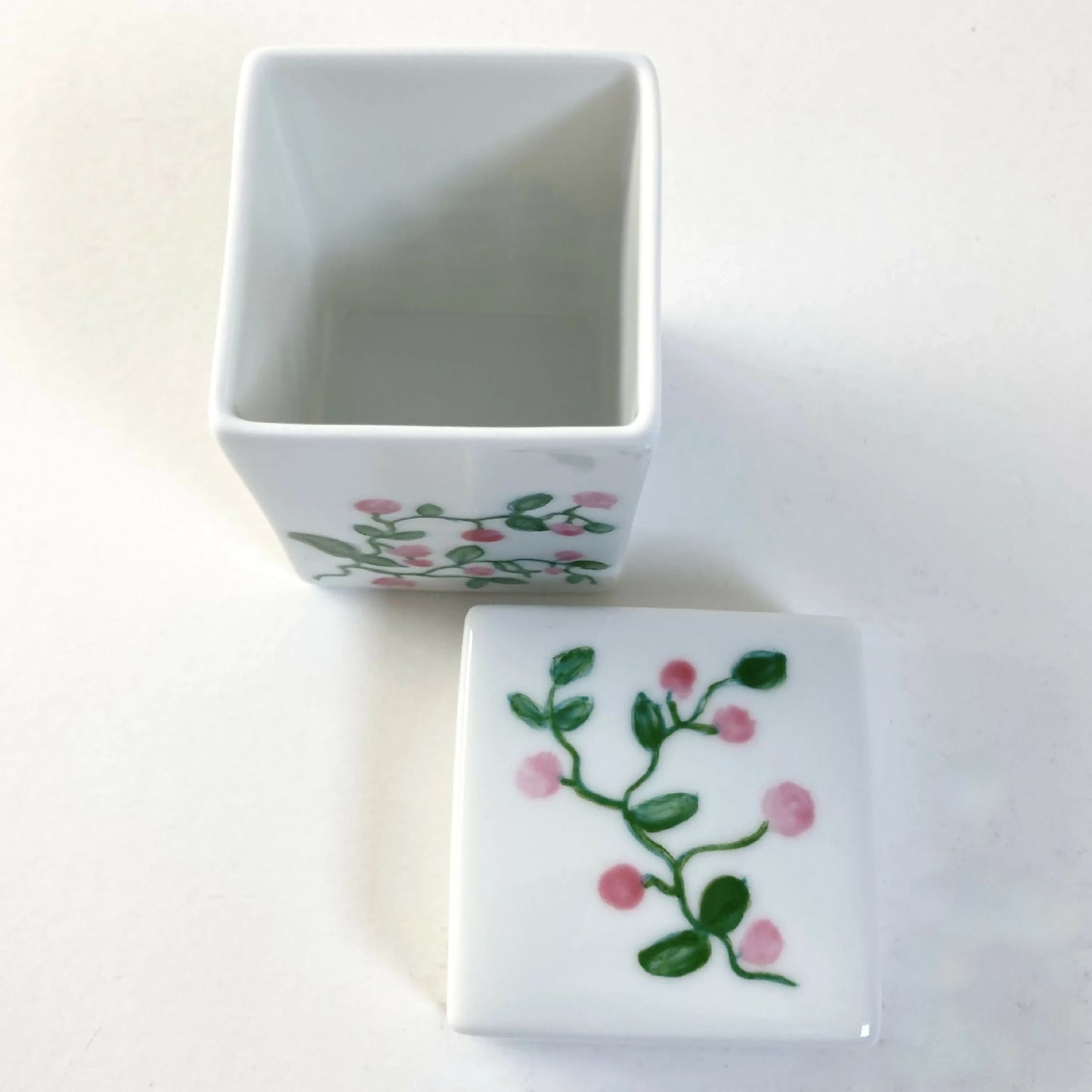 Boite à bijoux floral en porcelaine