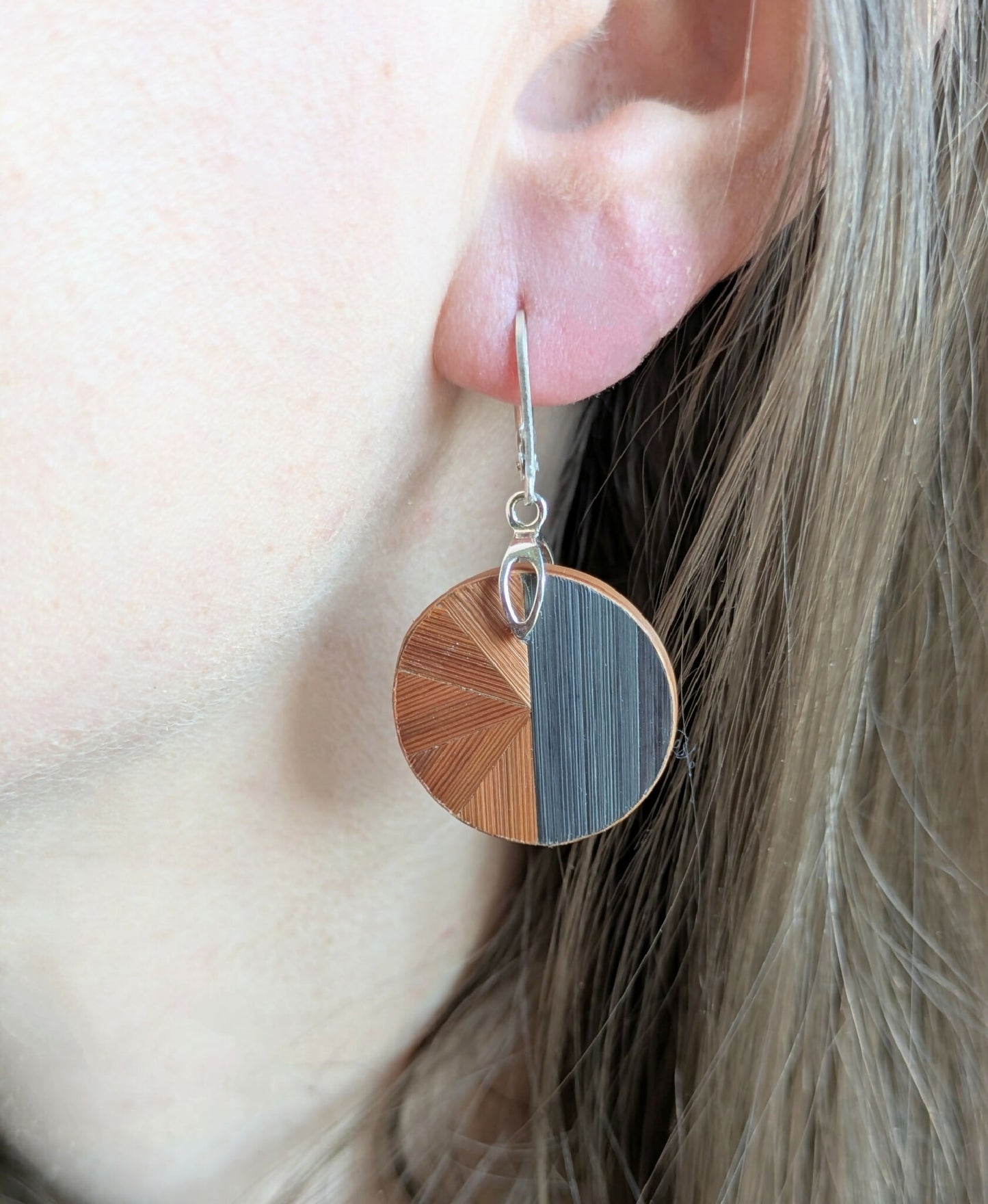 Boucles d'oreilles Rondes avec marqueterie Cuivre et Gris crochets argent