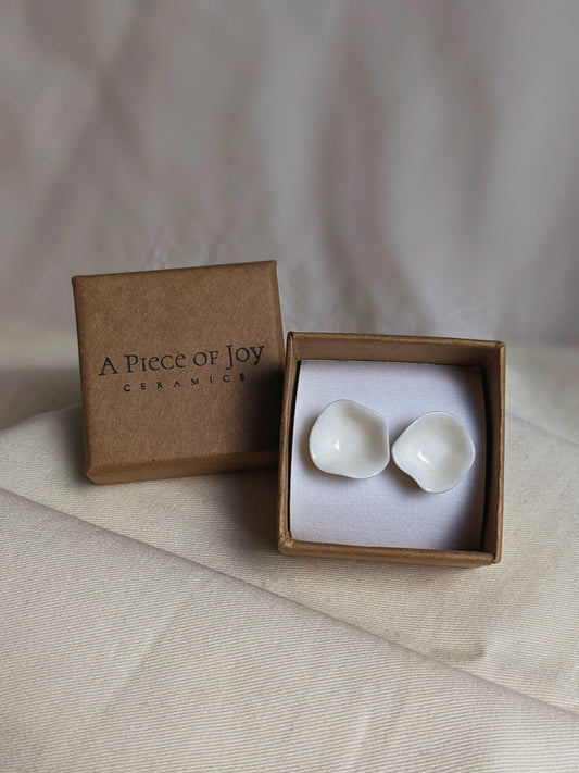 Boucles d’oreilles puces “Élise” en porcelaine et argent 925