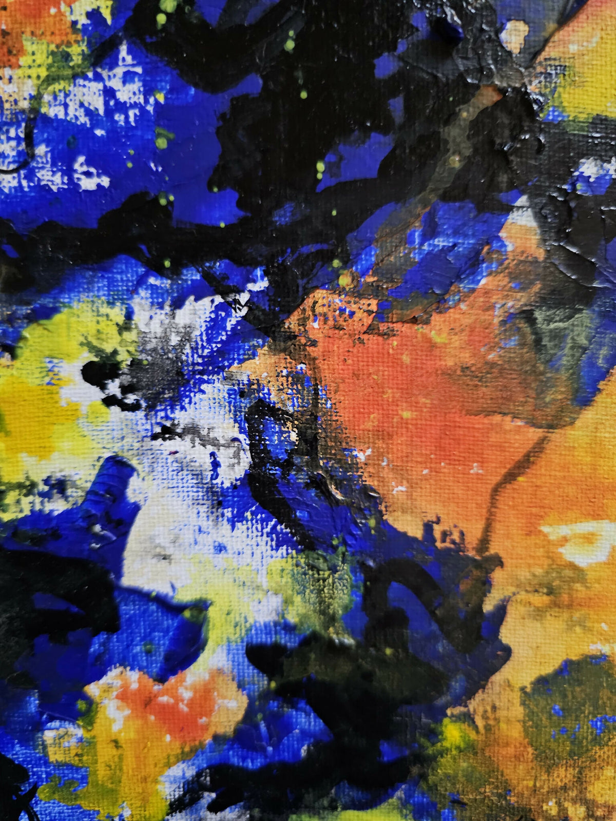 Détail de peinture abstraite Interstellaire : éclats de bleu, noir et blanc, texture