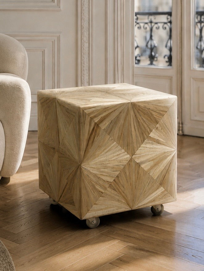 Le Soleil — Cube en marqueterie de paille