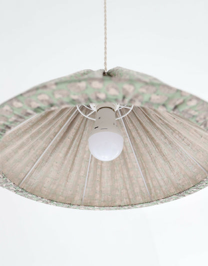 Suspension conique vert à motif hérissons, intérieur beige et douille