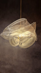 Suspension sculpturale Aériane en maille métallique – 75 × 60 cm