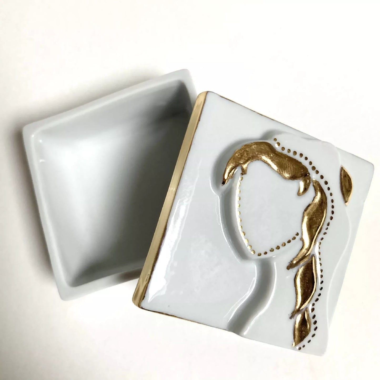 Boite à bijoux "Vierge" en porcelaine