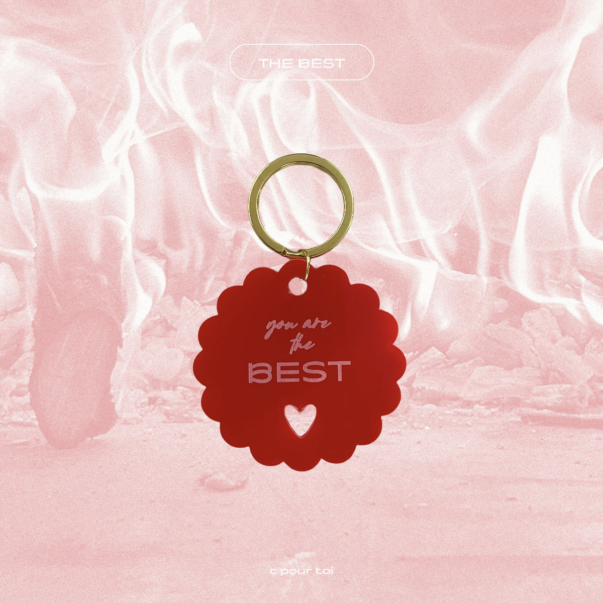 Porte-clés rouge en forme de fleur, anneau doré, texte « you are the BEST »