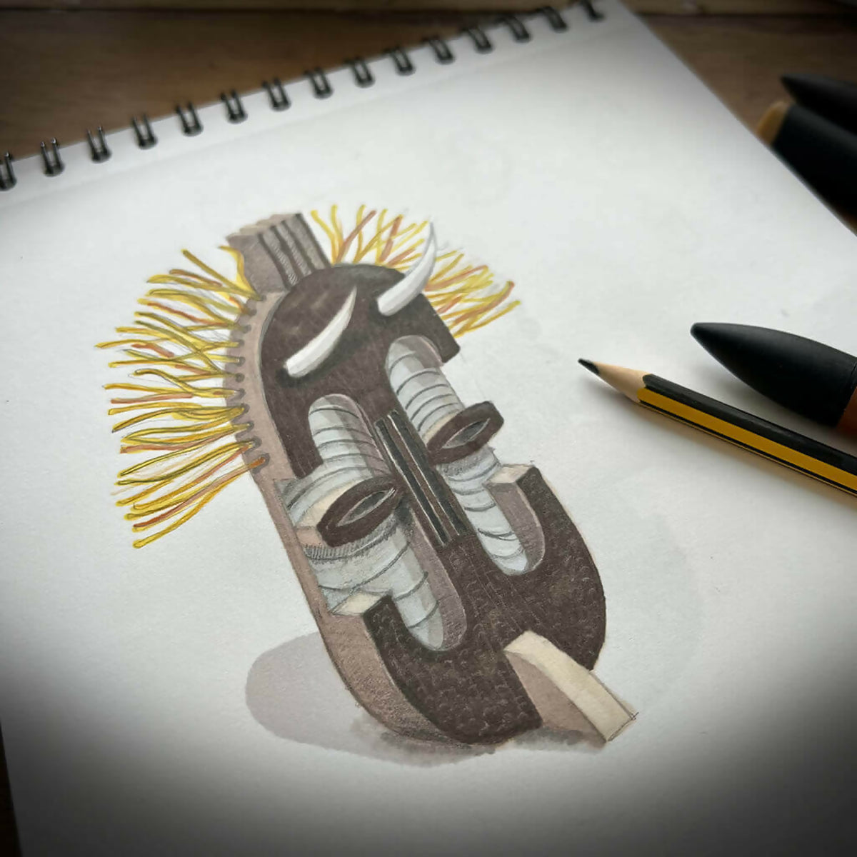 Dessin au feutre d’un masque en fibres de paille tressées, sur papier avec crayons.