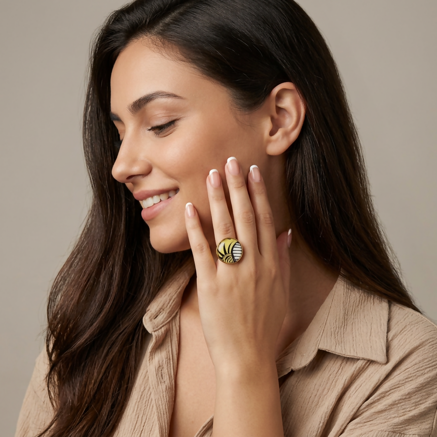 La Solaire Wax — bague cabochon jaune noir blanc · papier indien · fait main France 🇫🇷