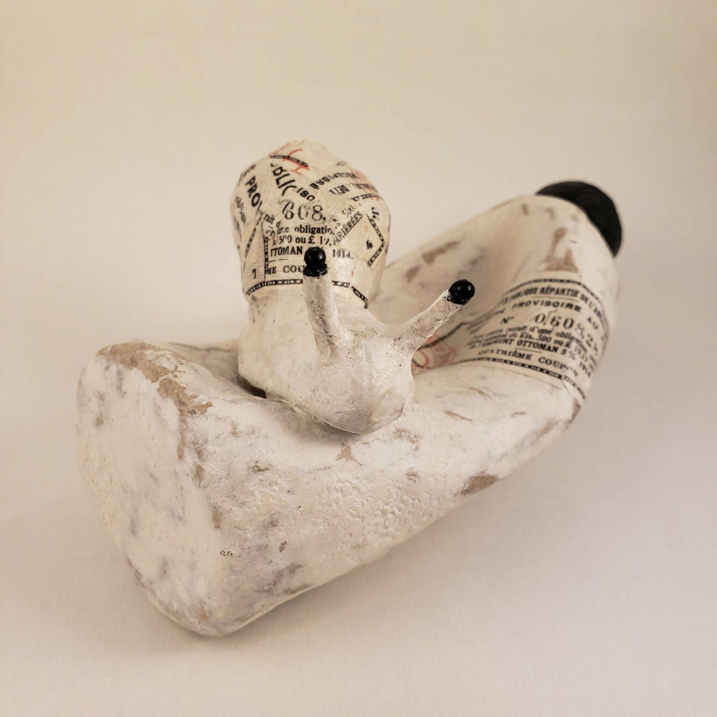 Sculpture - Un escargot blanc