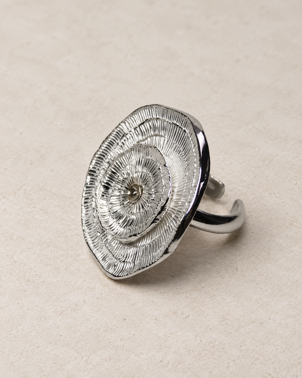 Bague cocktail en argent massif, Motif rondelle de bois