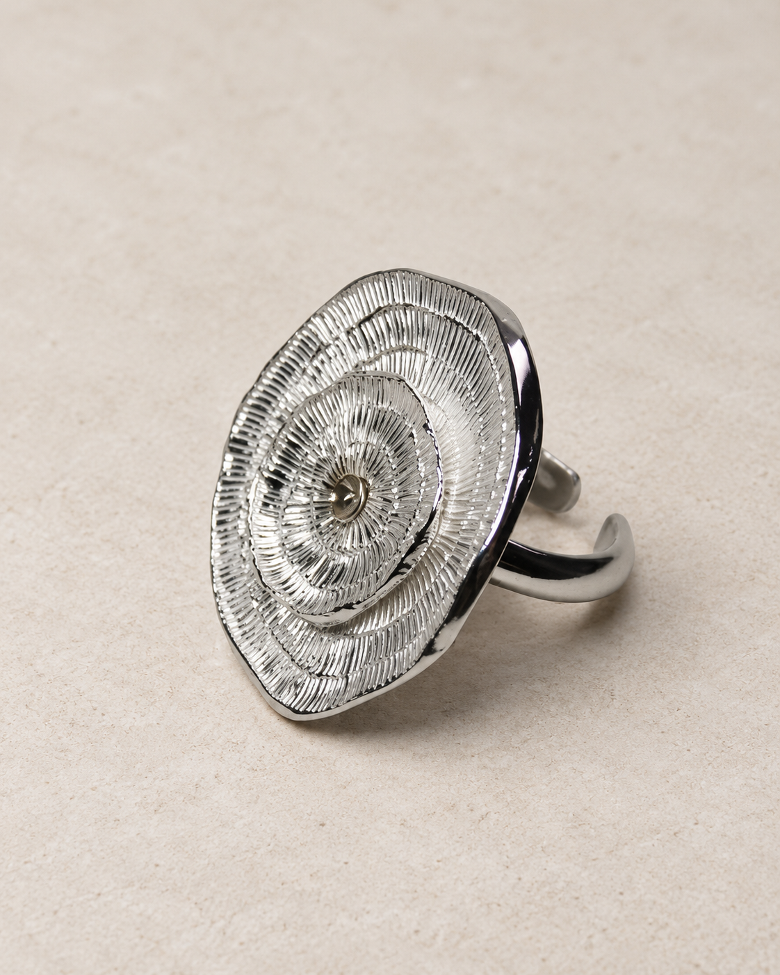 Bague cocktail en argent massif, Motif rondelle de bois