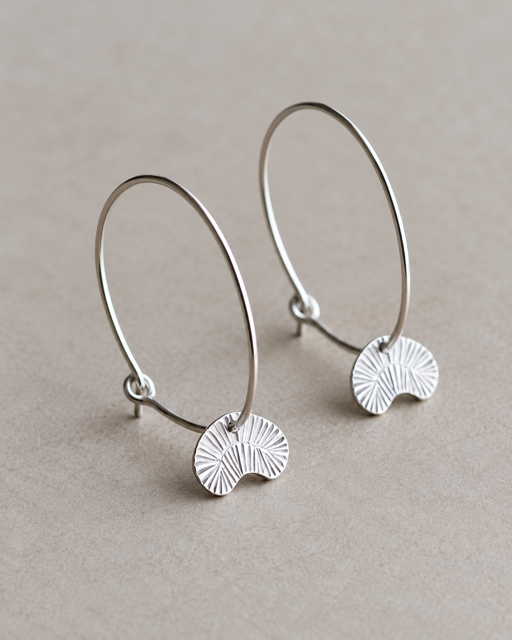 Créole Volute, Boucles d'oreilles virgule en argent massif recyclé