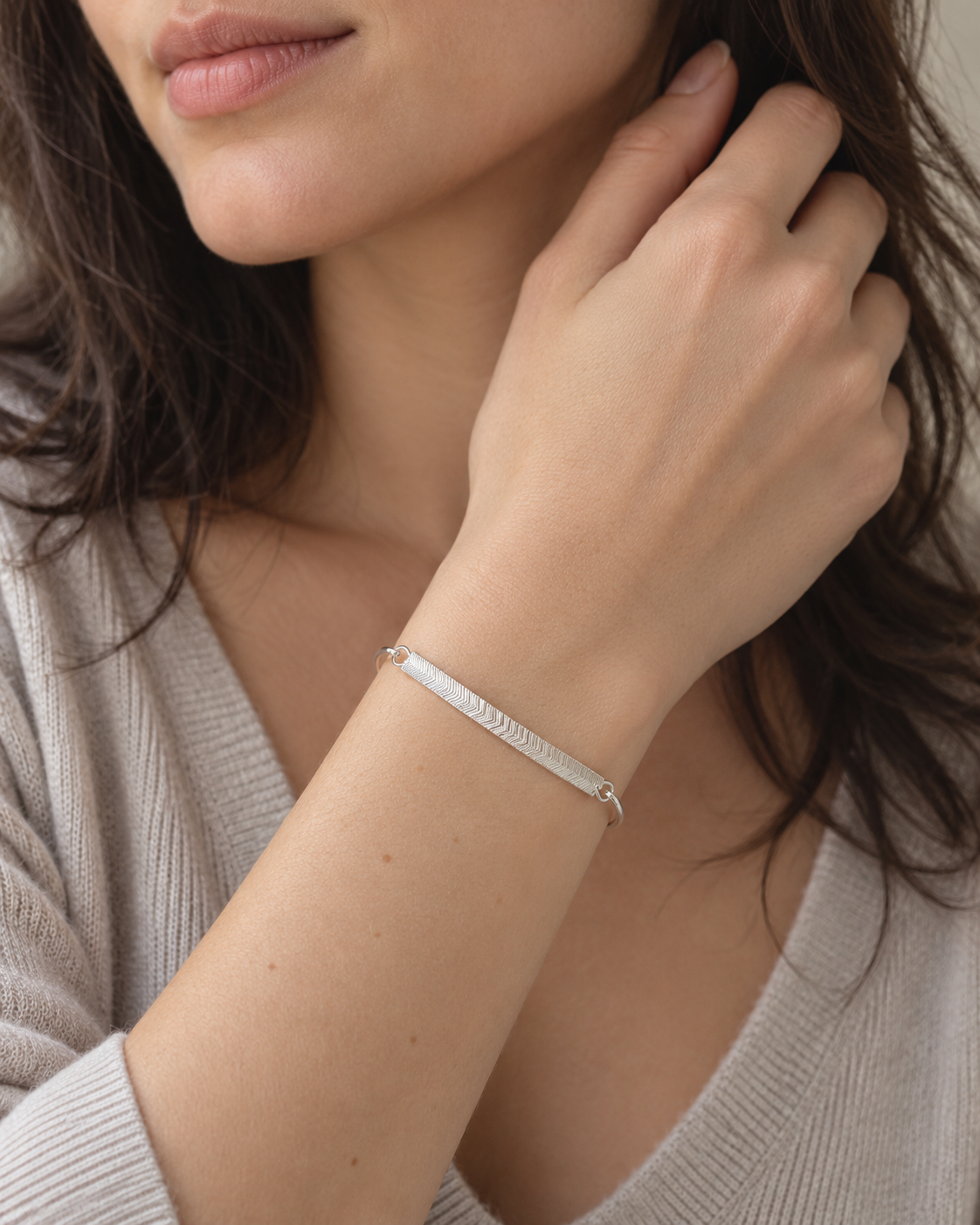 Bracelet chevron en argent massif recyclé, Jonc ouvert élégants, Collection Volute