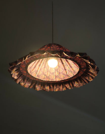 Suspension conique Emilia « Purple Shell Flowers », luminaire artisanal