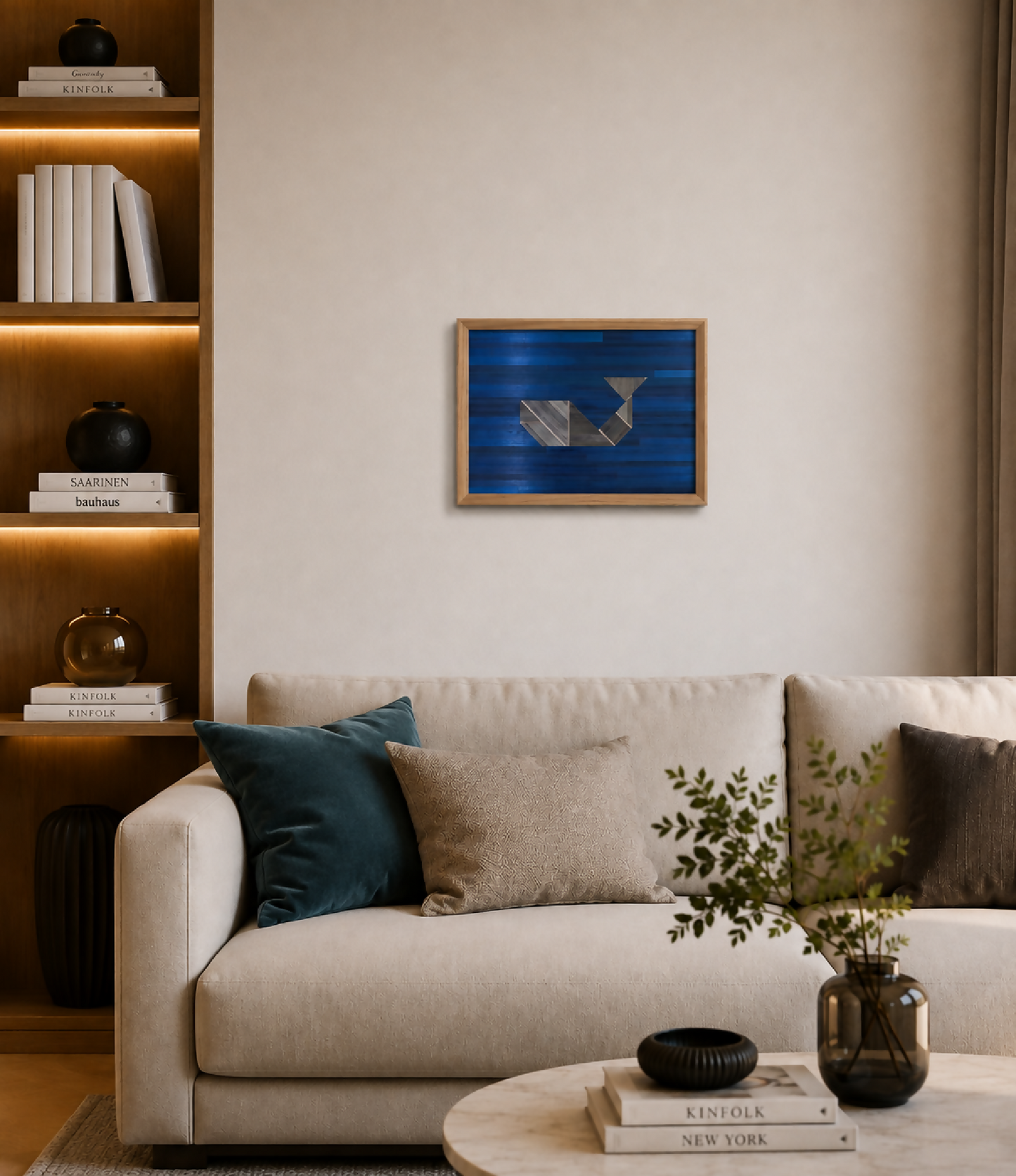 Tableau tangram en marqueterie, cadre bois clair, bleu roi et gris anthracite