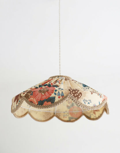 Abat-jour suspendu beige à motif floral, bord festonné avec galon doré