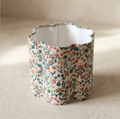 Abat-jour en tissu beige fleuri, bord supérieur ondulé