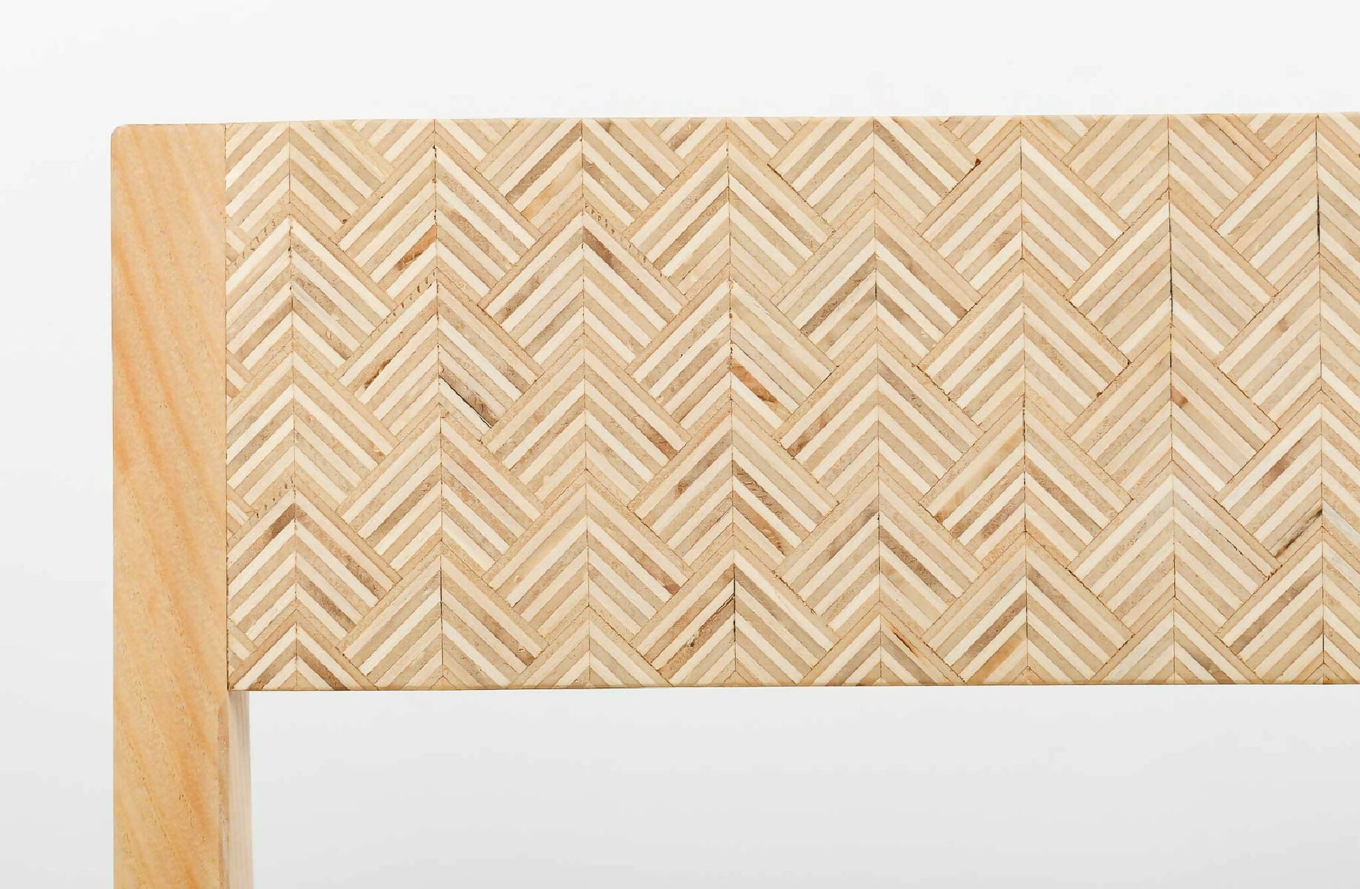 Chaise-en-bois-massif-artisanat-francais-1