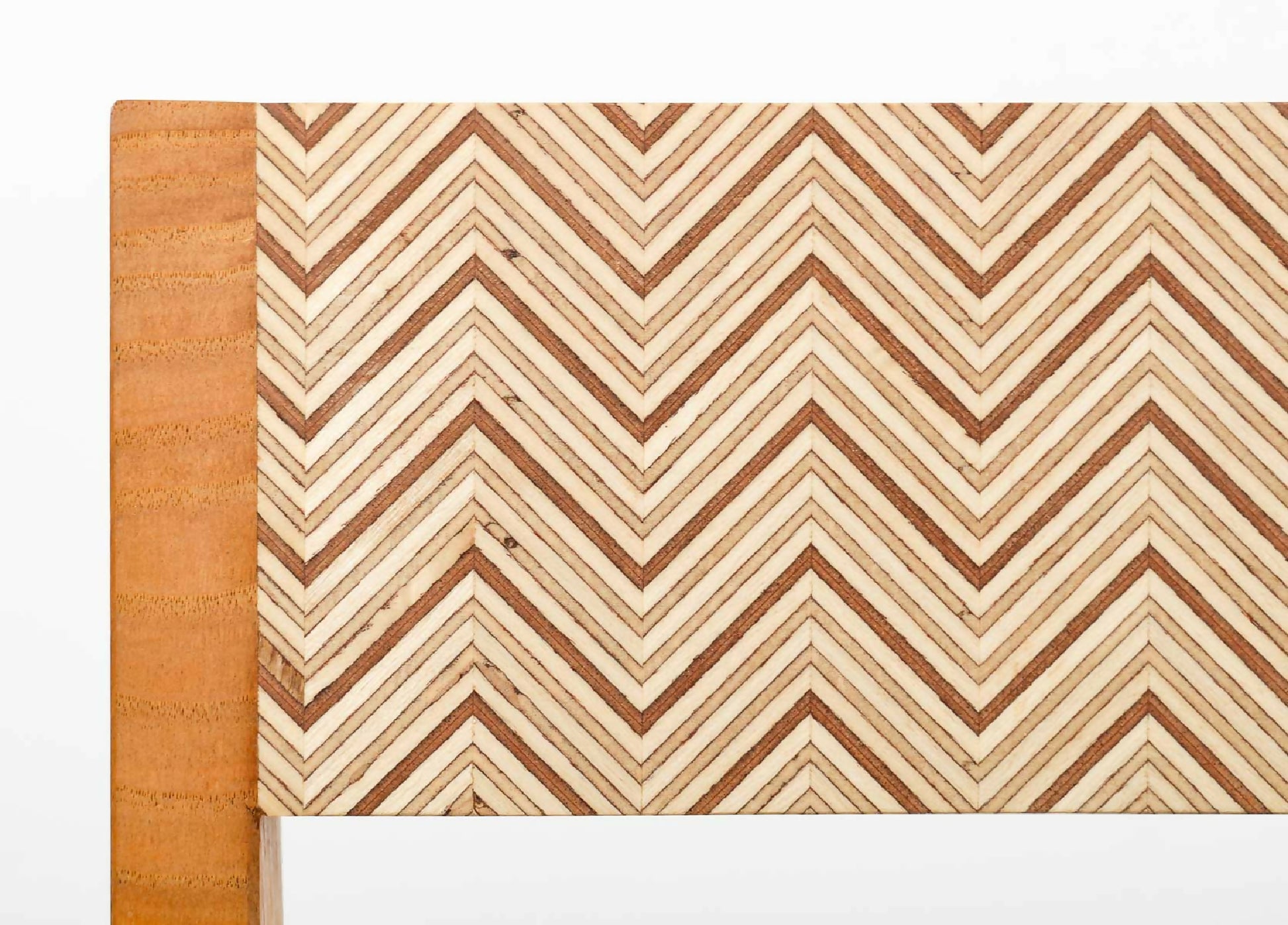 Chaise-en-bois-massif-artisanat-francais-