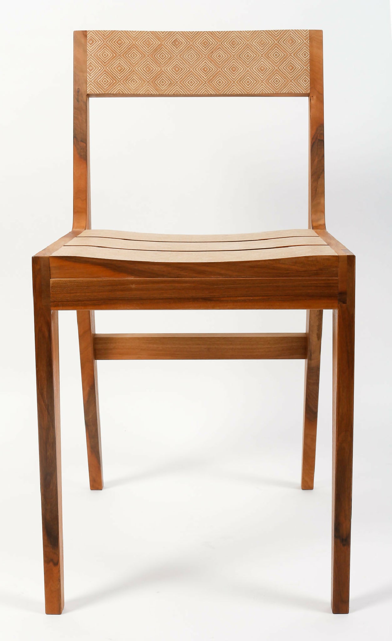 Chaise-en-bois-massif-artisanat-francais-