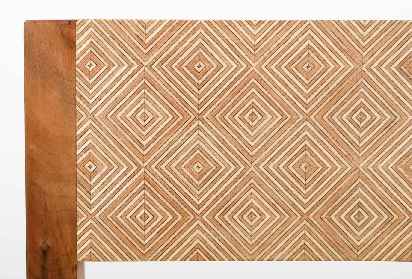 Chaise-en-bois-massif-artisanat-francais-