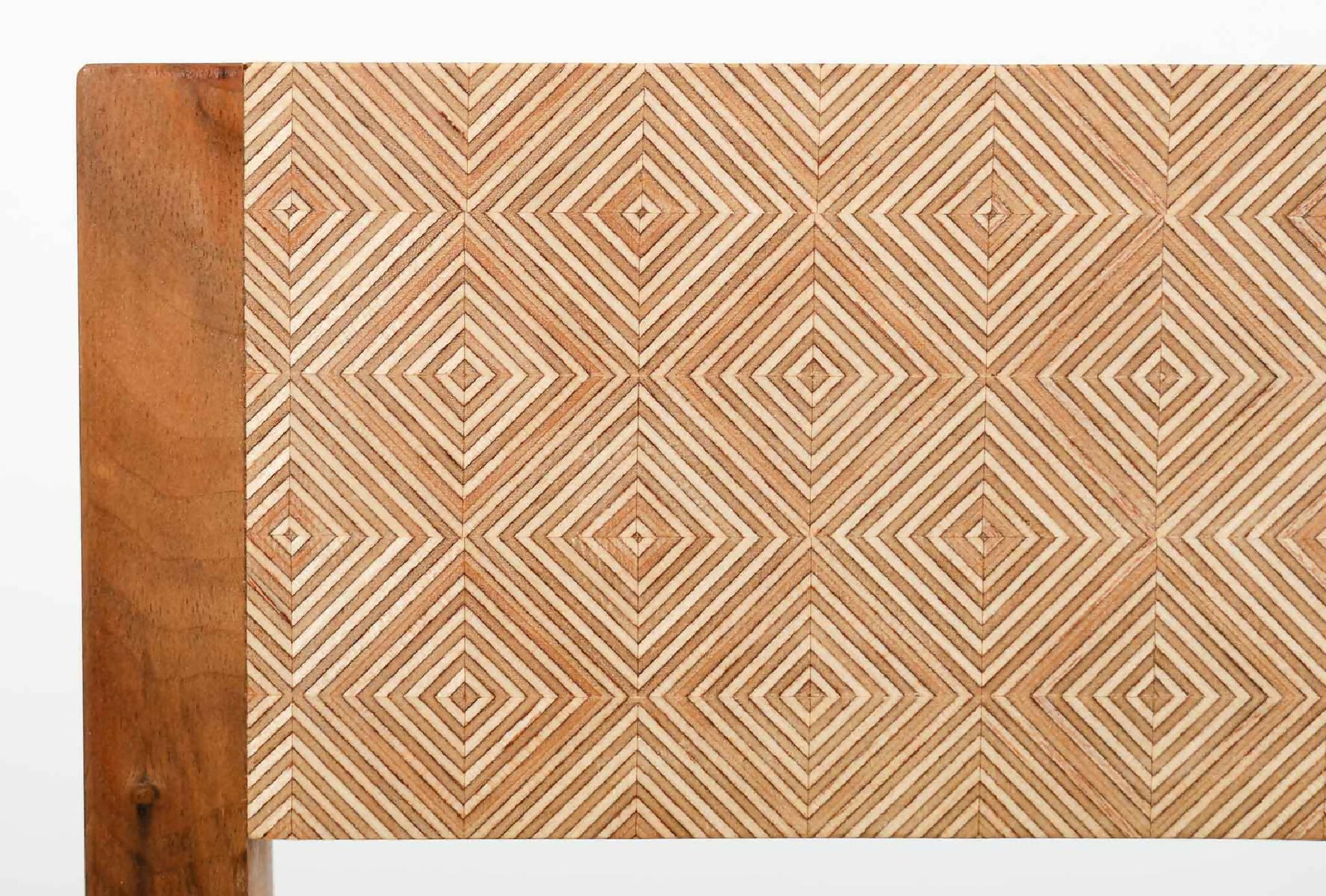 Chaise-en-bois-massif-artisanat-francais-