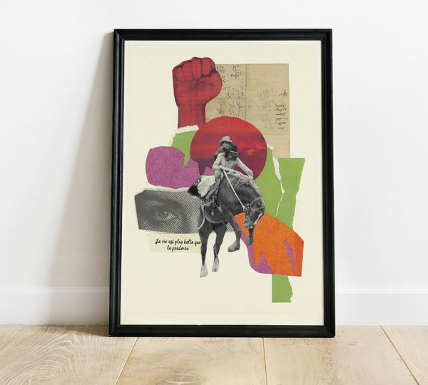 Affiche encadrée avec cavalier sur fond abstrait rouge, vert et violet.