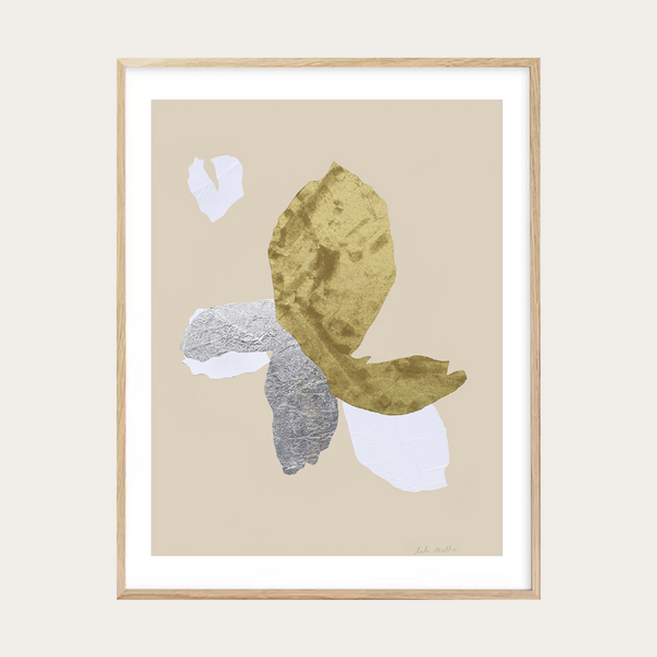 Collage encadré en bois, fleurs abstraites ocre et gris sur fond clair