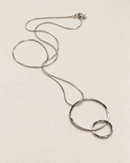 Collier cercles minimalistes en fils d'argent massif martelées