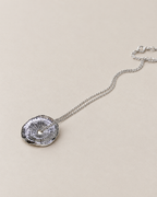 Collier en argent massif, Pendentif inspiré par les rondelles de bois