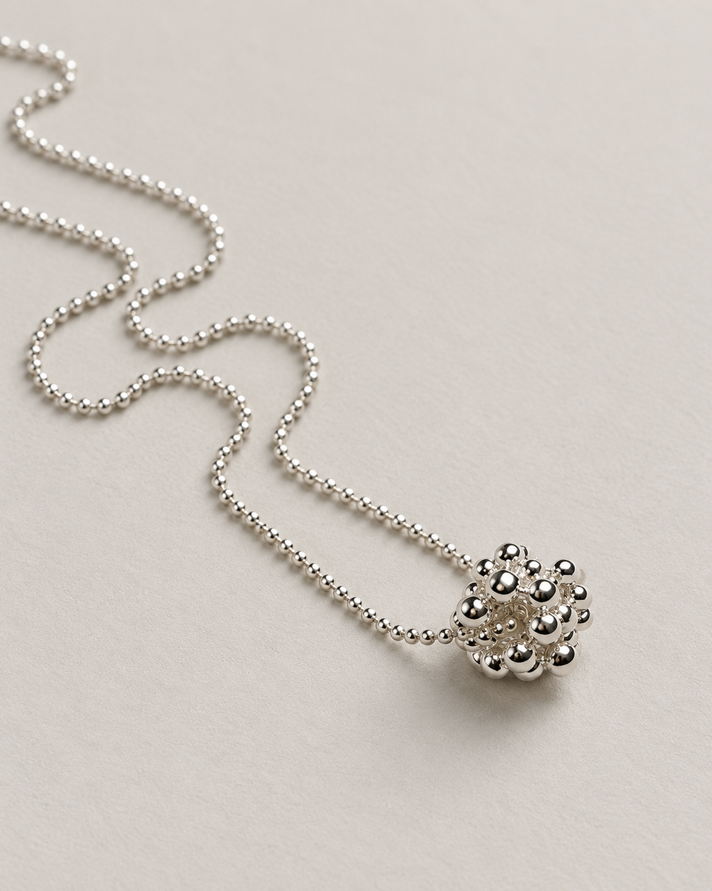 Collier en argent massif, pendentif bulle de taille moyenne