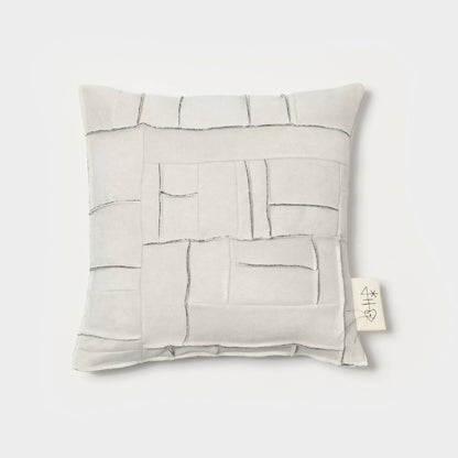Coussin artisanal blanc entièrement réalisé à la main 2