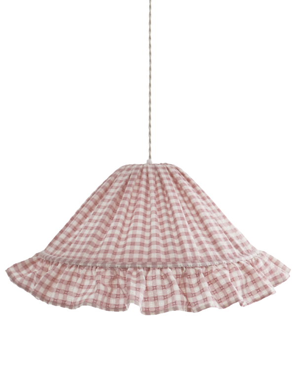 Suspension conique Emilia en tissu à petits carreaux rose, volant froncé en bordure.