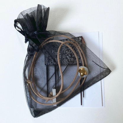 Collier goutte d'or en porcelaine