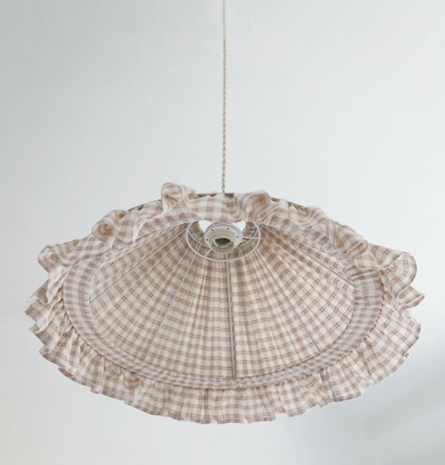 Suspension conique Emilia avec volant chic : lumière douce en coton tissé vichy