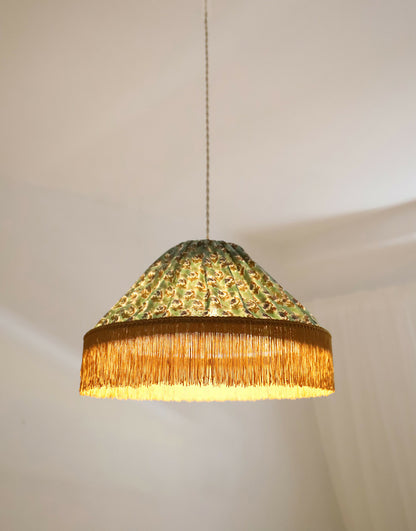 Suspension Bella “bohemian flora” : luminaire bohème chic à frange, fabriqué en France