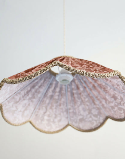 Suspension forme florale imprimée Françoise "auburn flowers"