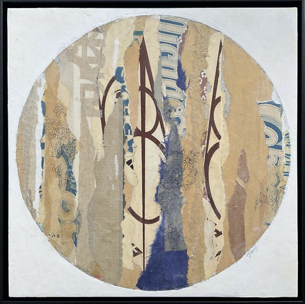 Collage sur bois ARGILE en cercle, motifs abstraits bleu et beige, cadre noir.