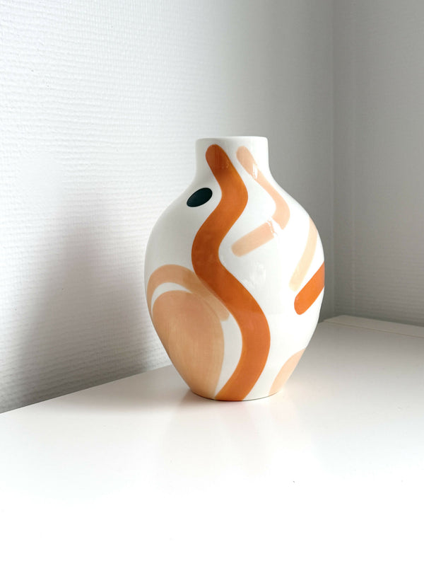 Petit vase en céramique blanc avec motifs abstraits corail