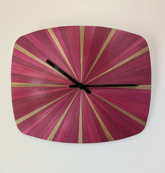 Horloge murale forme Vintage avec Marqueterie de paille bordeaux et dorée