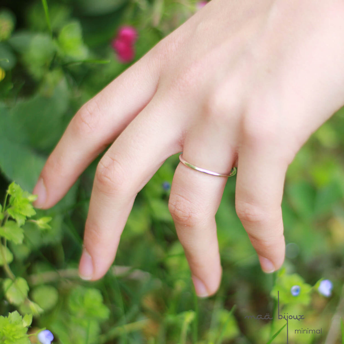 Alliance minimale en or jaune recyclé 18 carat, bijoux écologique pour un mariage eco-responsable