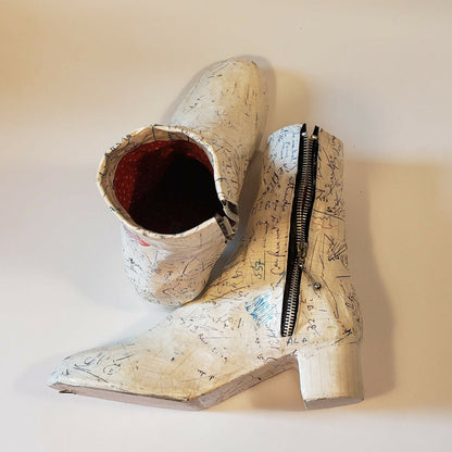 Sculpture - Les boots zippées blanches