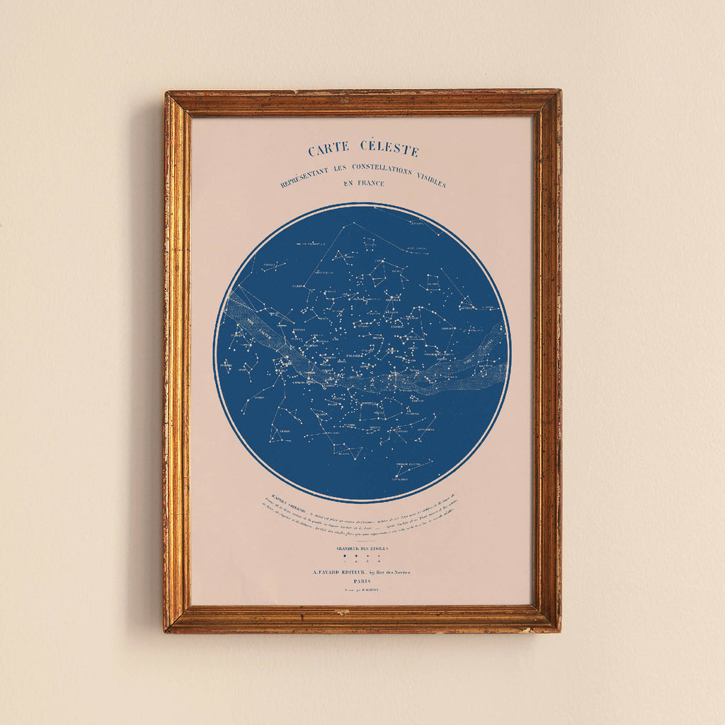Affiche « Carte céleste » encadrée, fond clair, grand cercle bleu et étoiles.