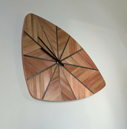 Horloge murale style rétro avec Marqueterie de paille Cuivre et Marron