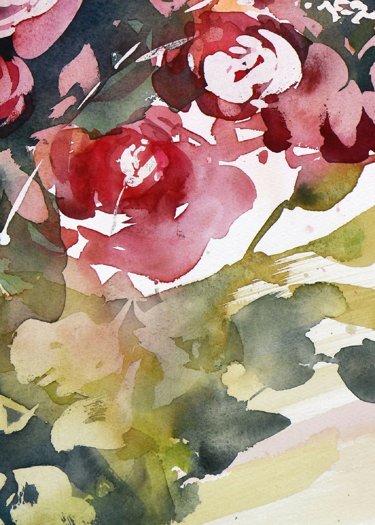 Gros plan d’aquarelle florale : roses rosées, verts et touches jaunes, fond clair.
