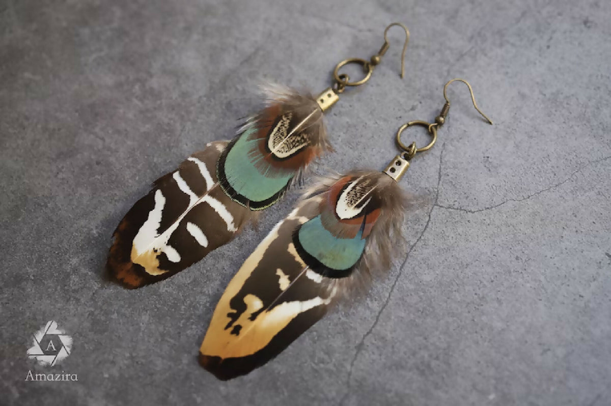 Boucles d’oreilles plumes de jaguar, pampilles motif brun, vert et noir