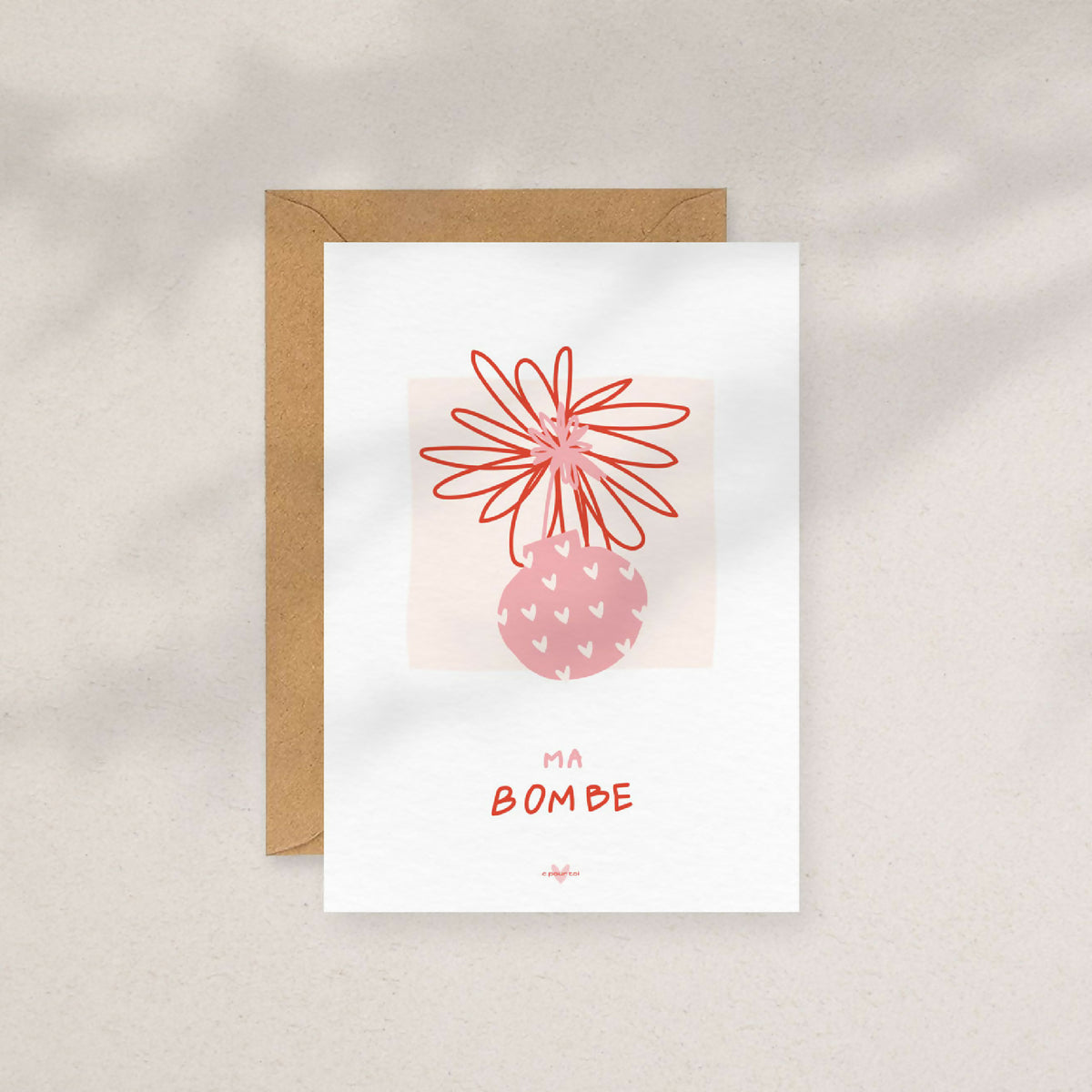 Carte de vœux blanche « Ma Bombe » avec illustration rouge et pastille rose